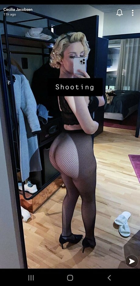 Ceeceejacobsen ホットなポルノスター 画像