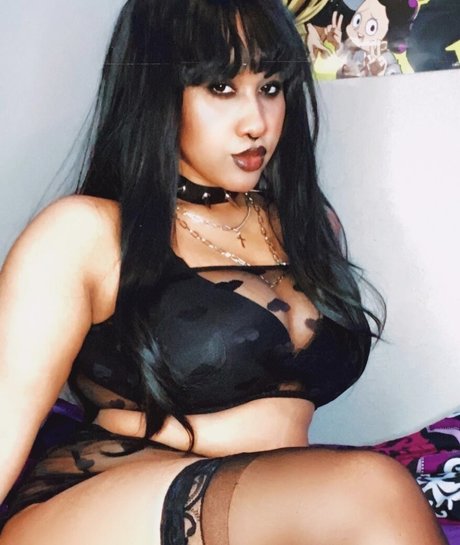 ブルネットのティーンオンリーファンズ 美しいヌード ギャラリー