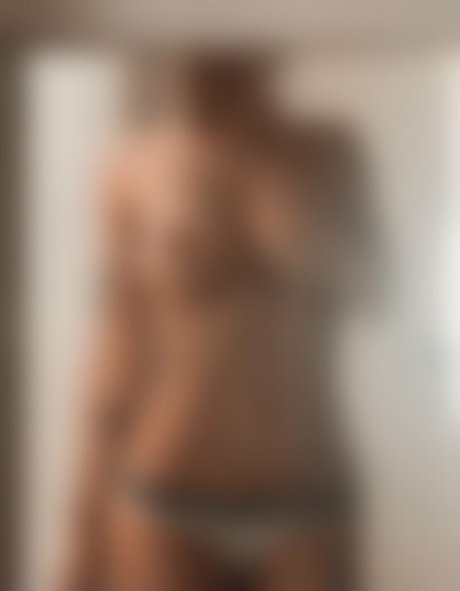 Lucia Scharwz ヌードモデル 写真