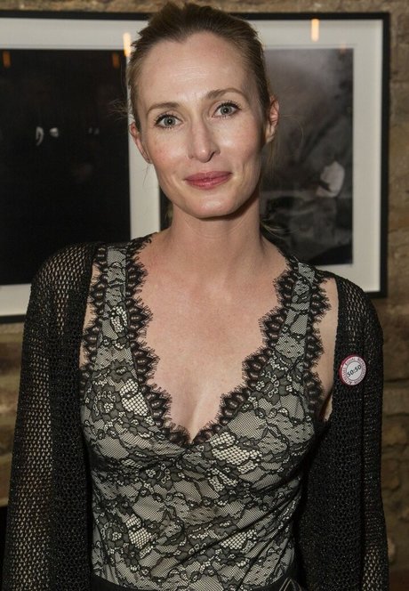 Genevieve O Reilly ヌードモデル 写真