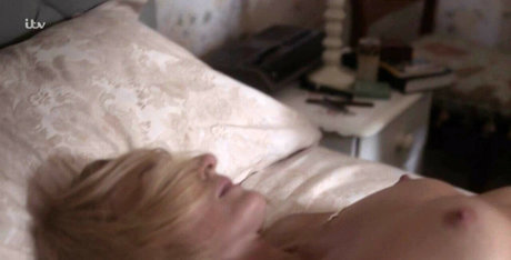 Genevieve O Reilly ポルノスター ホット 写真
