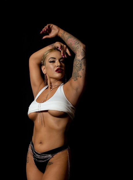 Shaul Guerrero 裸のポルノスター 写真