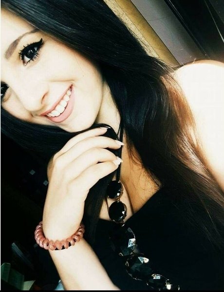 ティーンソロオンリーファンズ エロチック 写真