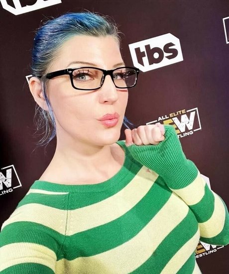 Leva Bates アートモデル 写真