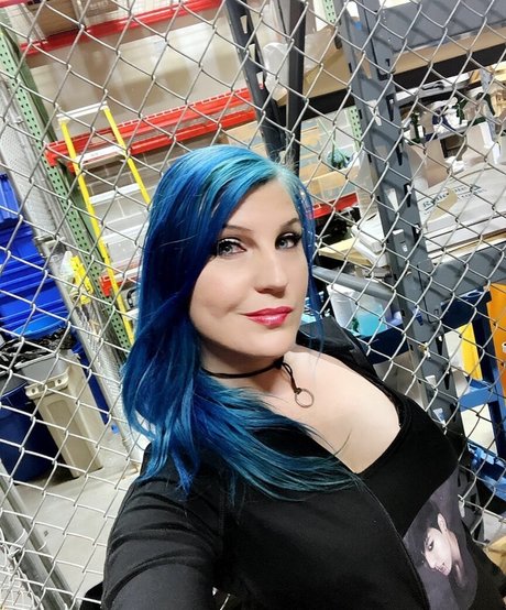 Leva Bates top profile image