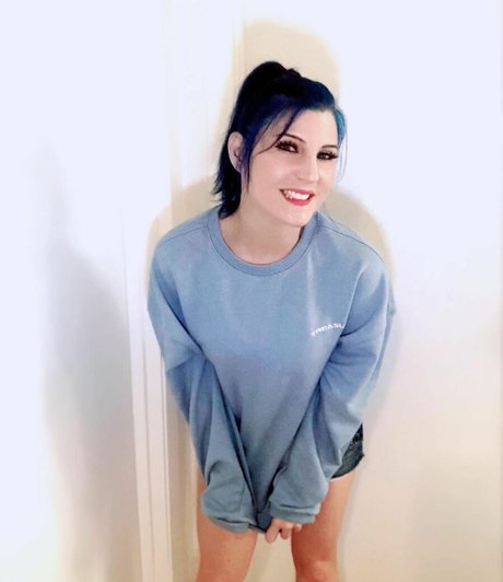 Leva Bates 高品質モデル 写真