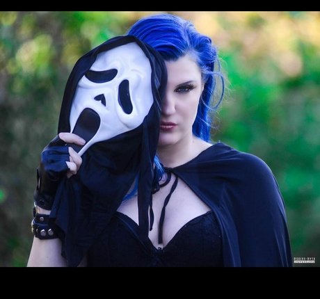 Leva Bates ホットモデル 写真