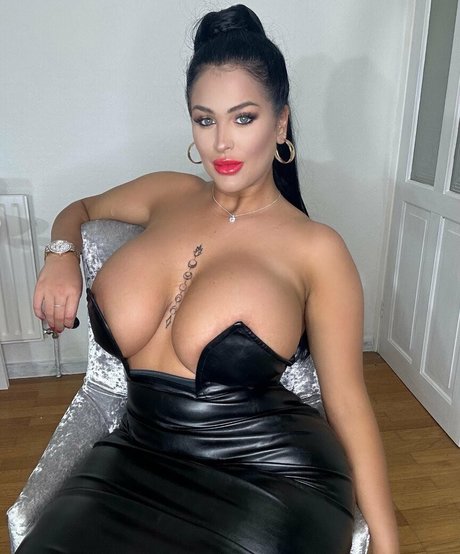 Camilla Rose アートスター 写真