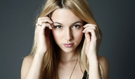 Alona Tal ヌードモデル 画像