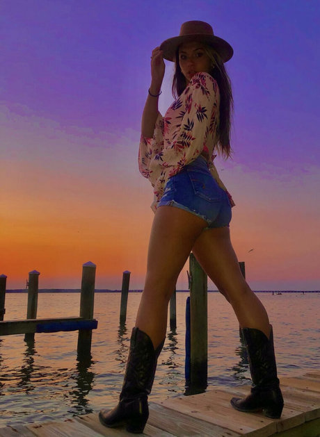 Jadeyeyess エロティック女優 画像