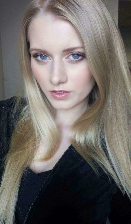 Alena Savostikova ポルノスター 画像