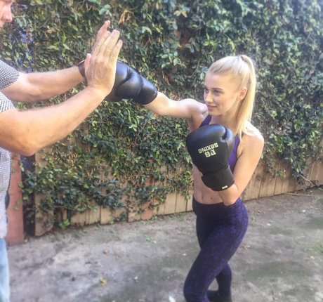 Alena Savostikova 完璧なポルノスター アーカイブ
