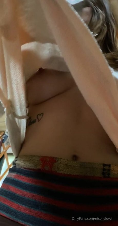 Nicollelove ポルノ女優 画像