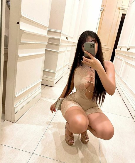 Tima Ibrahim セクシーモデル 画像