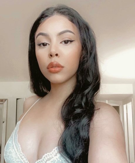 Tima Ibrahim ポルノモデル 写真