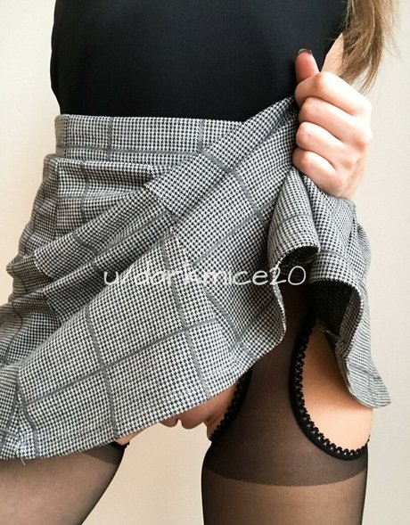 ヌード自撮りオンリーファンズ ホット 写真