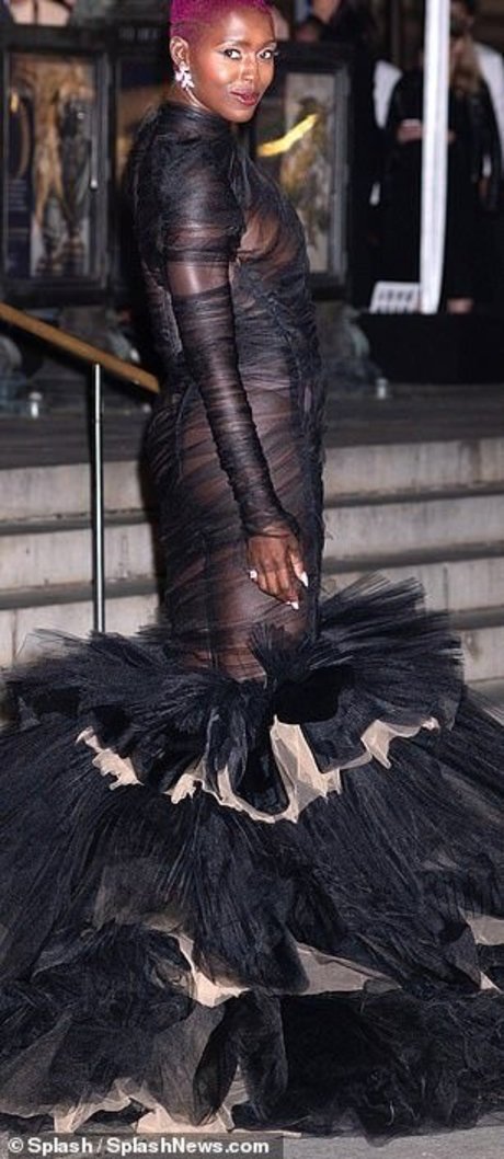Jodie Turner Smith ホットなモデル 画像