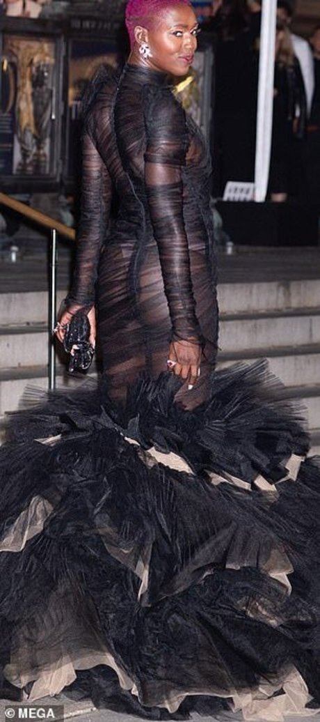 Jodie Turner Smith xxxスター 写真