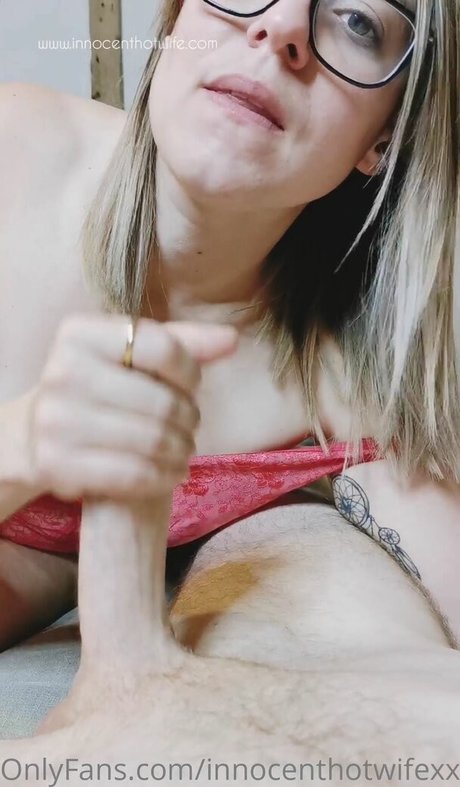 Innocent Hotwife 独占女優 写真