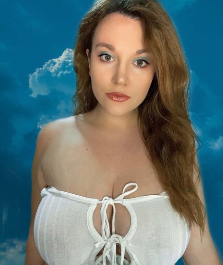 Carmen Curvy ポルノモデル ギャラリー