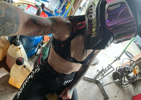 妻のアナルオンリーファンズ ホット 写真