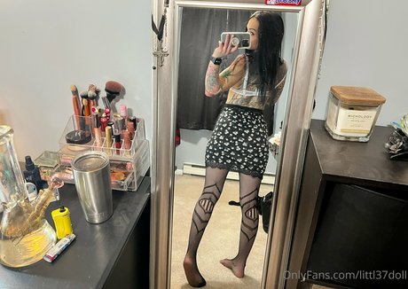 ビキニセックスオンリーファンズ アート裸 ギャラリー