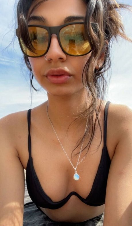 Bhavika Shah 裸の女優 画像