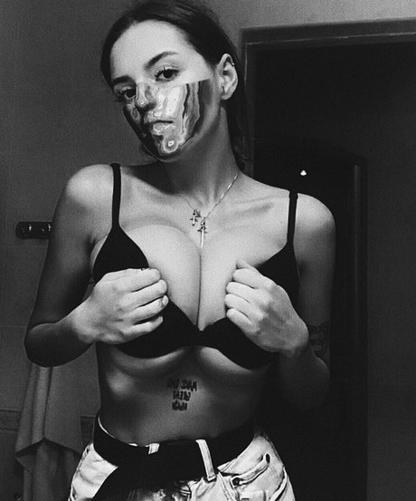 Ritaflores69 裸のモデル 写真