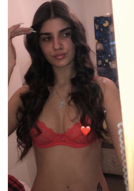 R Stukova ポルノ女優 写真