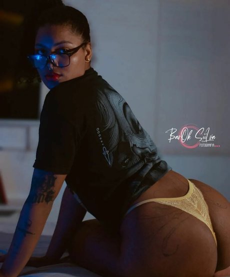 Carla Dias セクシーなポルノスター 写真