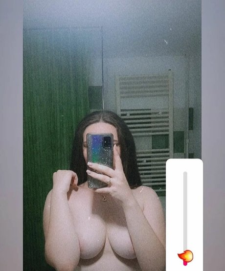 おっぱいオンリーファンズ 美しい 画像