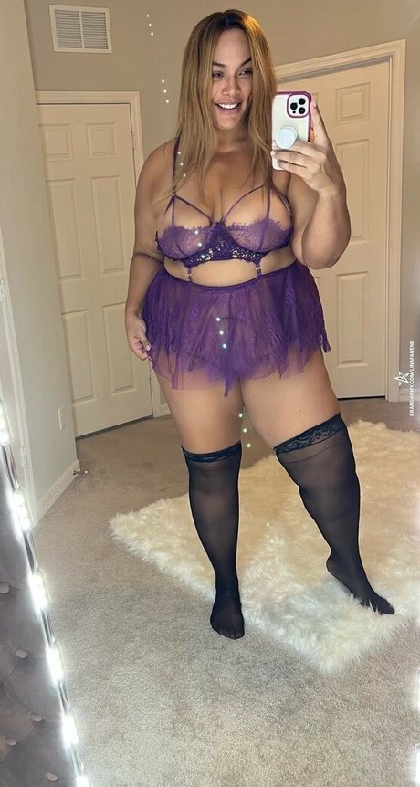 Nia Jax Lina Fanene ヌードのポルノスター 画像