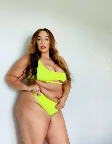 Nia Jax Lina Fanene ポルノスター 美しい アーカイブ