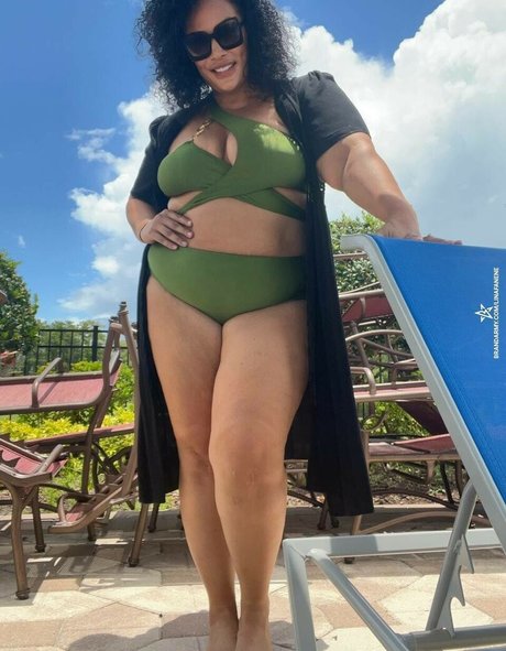 Nia Jax Lina Fanene ポルノスター HD 写真