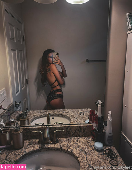 Kylee Tingstrom セクシーなポルノスター 写真