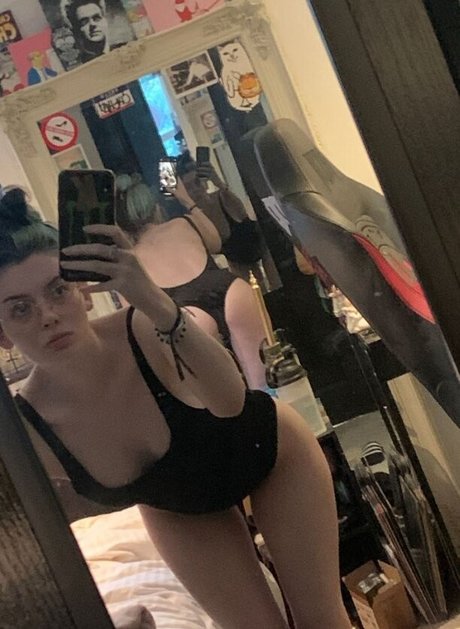 ラテン系熟女オンリーファンズ ポルノ 写真