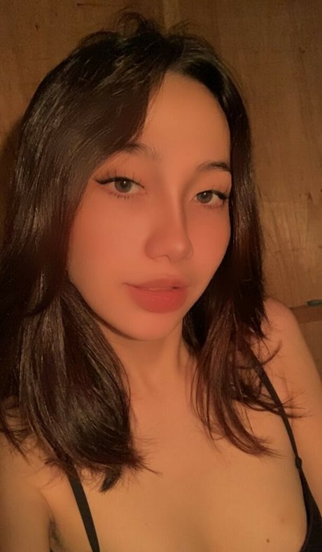 cassie loveyo 美しいポルノスター 画像