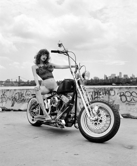 Paz De La Huerta ヌードモデル 写真