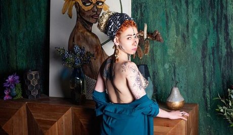 Rock it Kelly アダルトモデル 写真