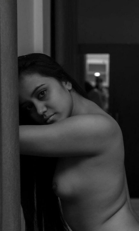 Yajnaseni 独占ポルノスター 写真