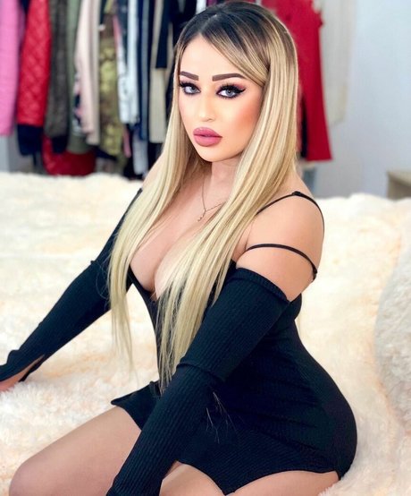 Imen Loulou セクシー女優 ギャラリー