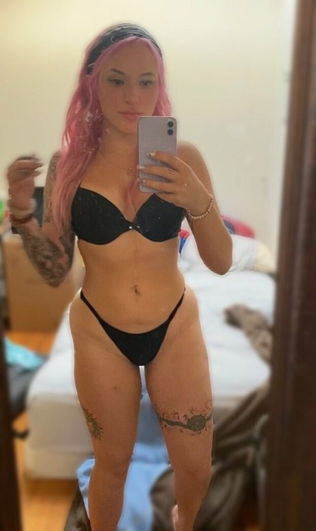 大学のオンリーファンズ セクシーヌード 写真