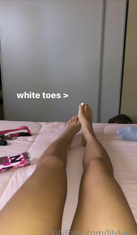 Lily Luen 裸モデル 写真