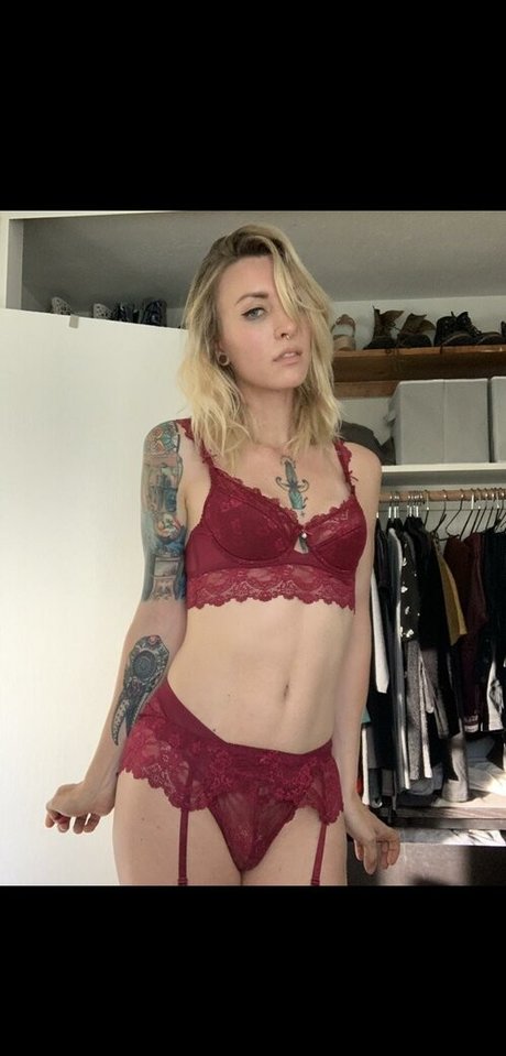 Ez pz evie セックスポルノスター 写真