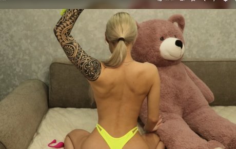 成熟したポーグオンリーファンズ セクシー裸 写真