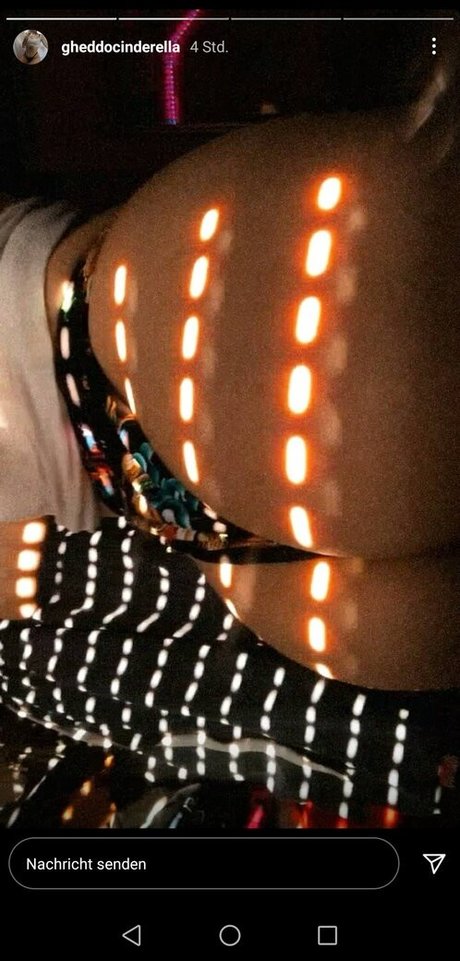 ティーンソロオンリーファンズ セクシー裸 画像