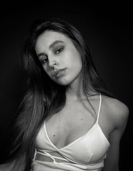 主観視点のアジア人オンリーファンズ 美しいヌード 写真