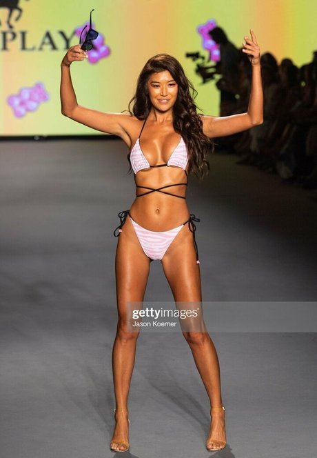 Jenn Lee 完璧なモデル 写真