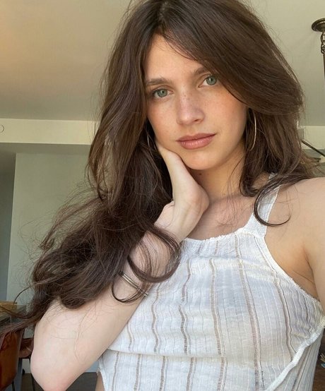 Nell Tiger 可愛い女優 画像
