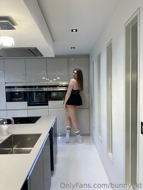Katie Woolls セクシーなポルノスター 写真